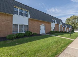 6954 N Parkway Dr, Middleburg Heights, OH 44130