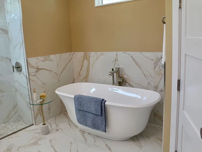 224 N Riverside Dr — Photo 24