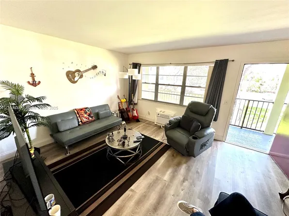 13500 SW 1st St APT 208U, Pembroke Pines, FL 33027
