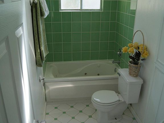 5th image of 1108 Park Oak Ct