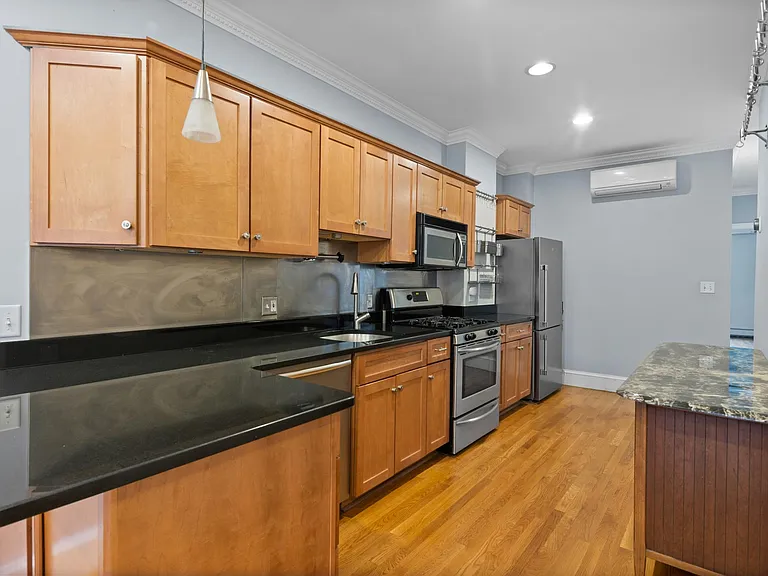 150 Salem St #4 — Photo 9