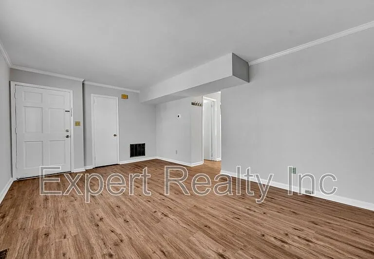 822 Linbard Ln — Photo 15