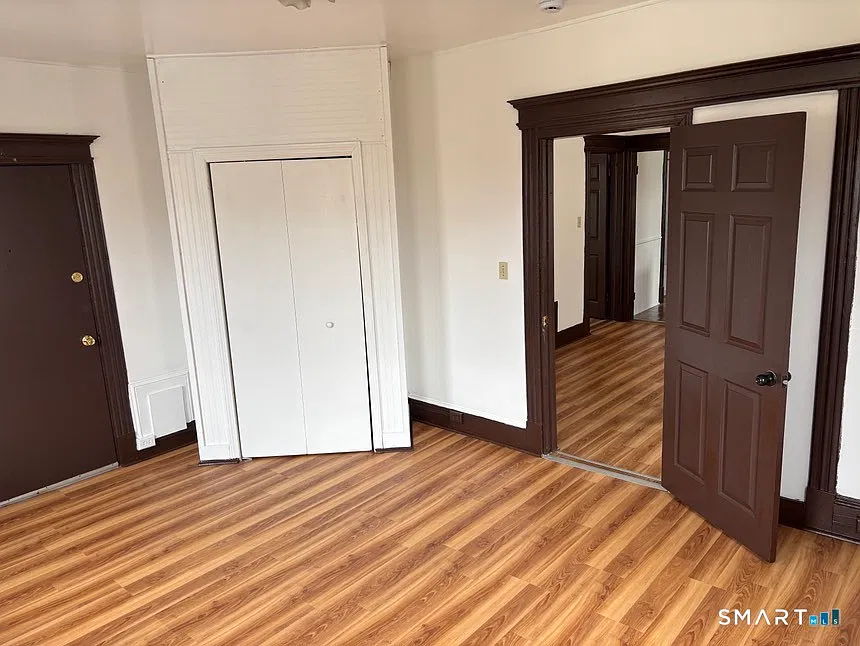 6 bed, 3.0 bath, 3572 sqft, $1,800 — Photo 4