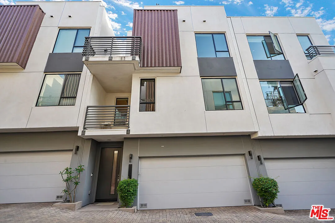 3 bed, 3.5 bath, 2184 sqft, $6,700 — Photo 3