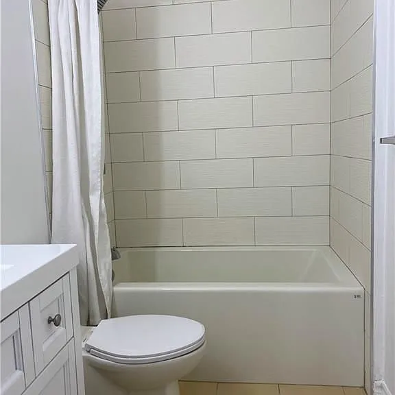 130 Wellington St N #201 — Photo 17