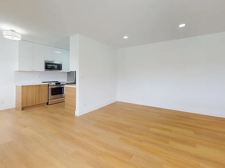 212 S Arnaz Dr — Photo 7