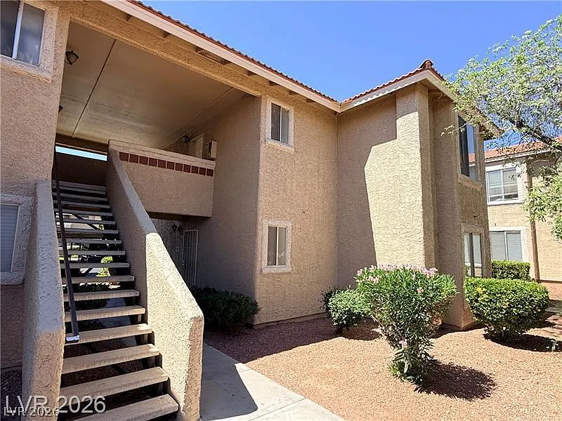 1 bed, 1.0 bath, 593 sqft, $1,200 — Photo 2