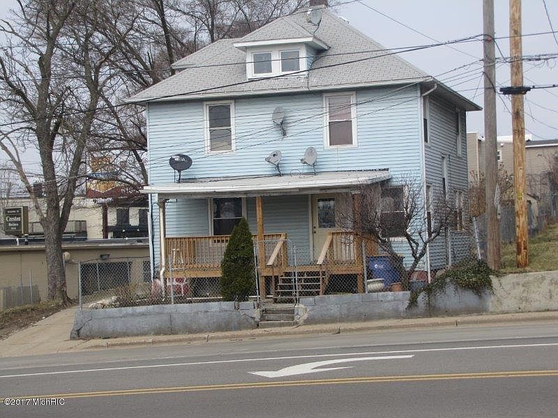 1st image of 47 Leonard St NE