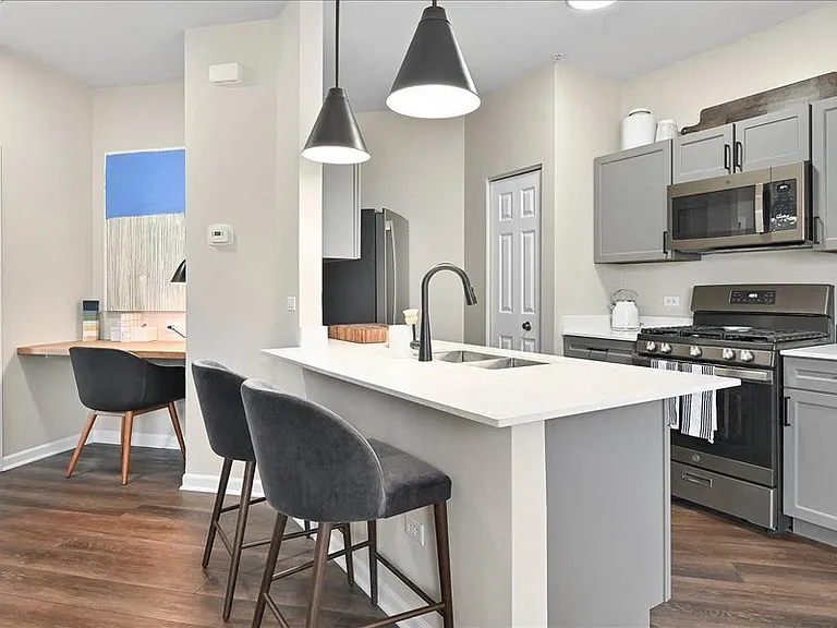 Farmington Lakes Apartments — Photo 30