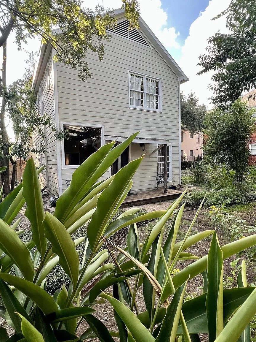 2 bed, 1.0 bath, 1200 sqft, $2,700 — Photo 2