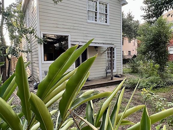 2nd image of 2333 Sunset Blvd #1/2