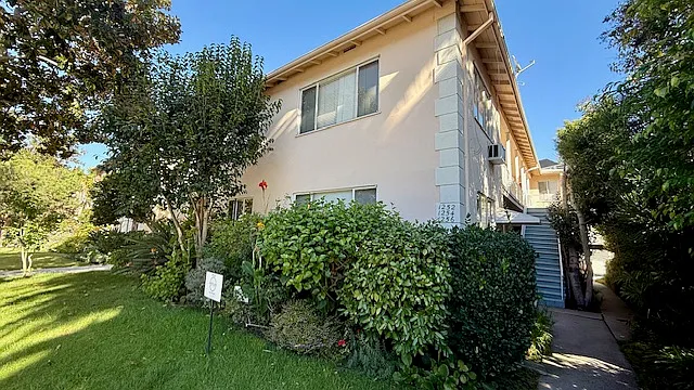 Front of 6-Unit Complex