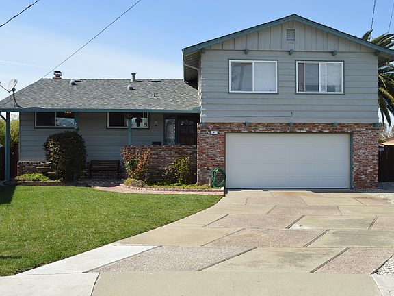 2nd image of 6 E Lake Ct E