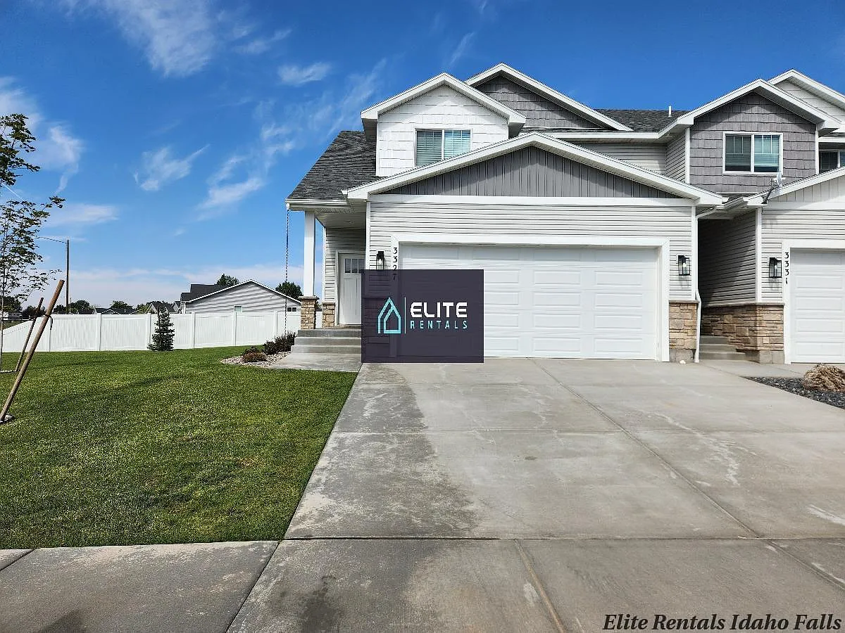 Town Home in Ammon — Photo 2