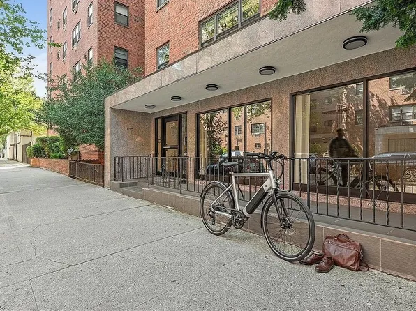 9910 60th Ave APT 5D, Flushing, NY 11368