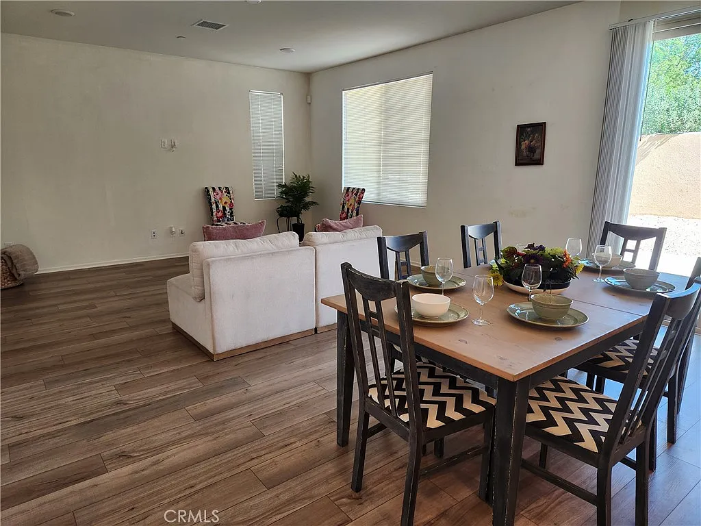 4 bed, 2275 sqft, $3,850 — Photo 3
