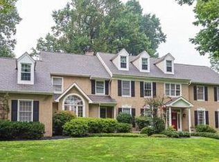 8 Great Woods Ln, Malvern, PA 19355