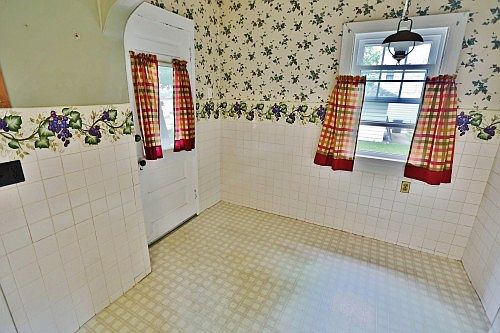 5th image of 1357 Holly Ave