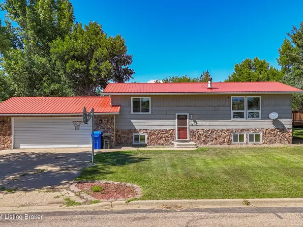 223 1st St NW, Halliday, ND 58636