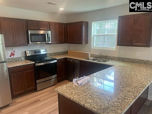 3 bed, 1786 sqft, $2,025 — Photo 3