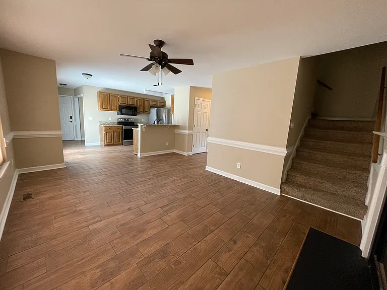 219 Yorkshire Dr — Photo 15