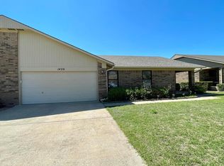 1420 Windsor Dr, Ardmore, OK 73401