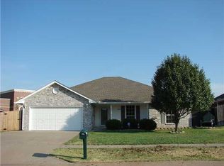 1313 Washington Cir, Moore, OK 73160