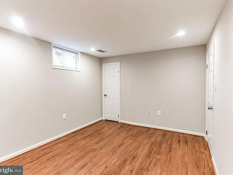 5335 Lake Cove Ct — Photo 25