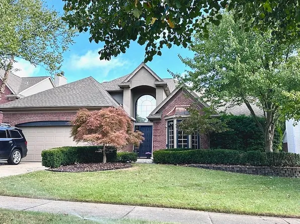 1389 Kentfield Dr, Rochester, MI 48307