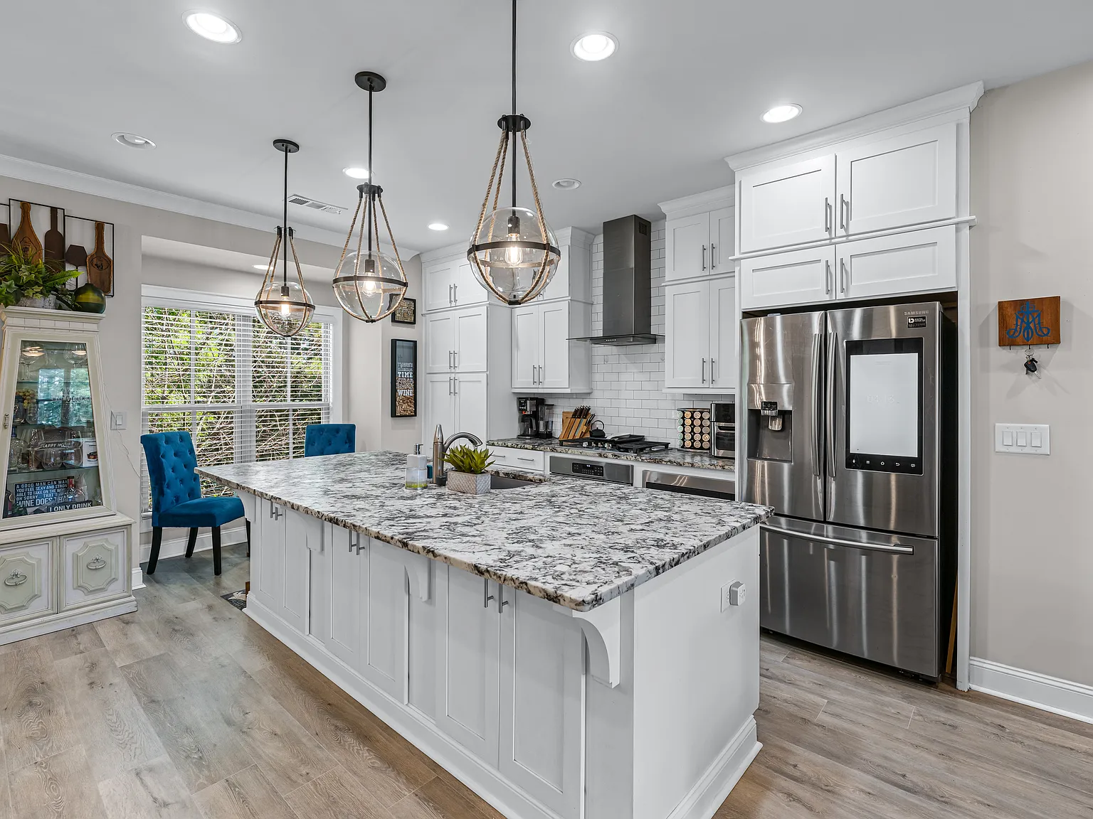 3 bed, 3.5 bath, 2088 sqft, $2,995 — Photo 3