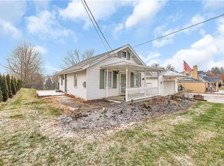 92 Forest Grove Rd, Coraopolis, PA 15108