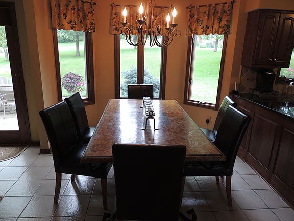 3rd image of 822 Braemore Ln