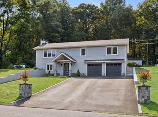 51 Woods Grove Rd, Shelton, CT 06484