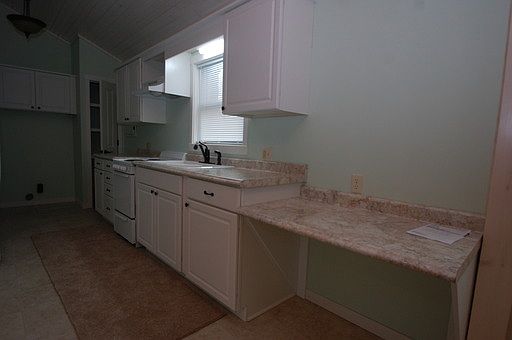 4th image of 108 S 27th St
