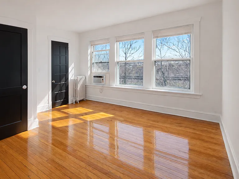 114 Clyde Ave — Photo 21