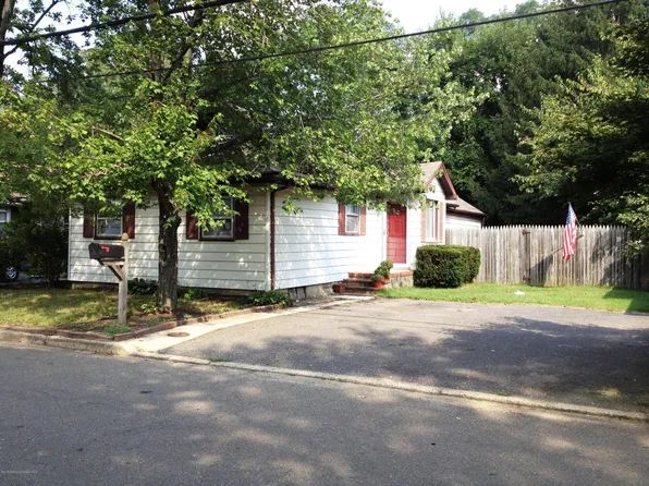 512 Henry Place, Middletown, NJ 07748