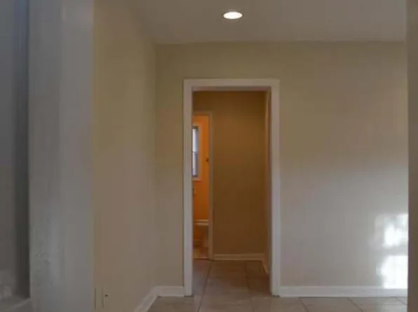 6813 Red Top Rd APT 1, Takoma Park, MD 20912