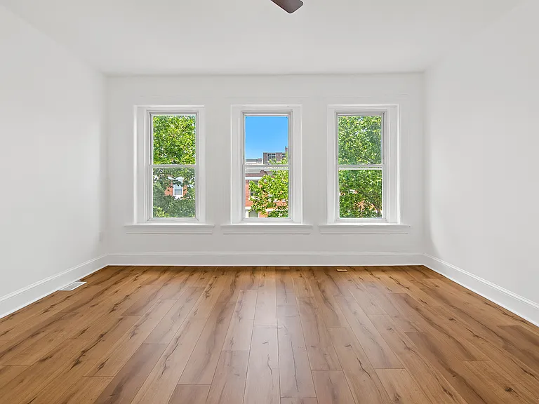 813 Whitelock St — Photo 17