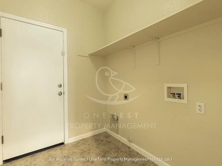 1746 Barney Ave — Photo 19