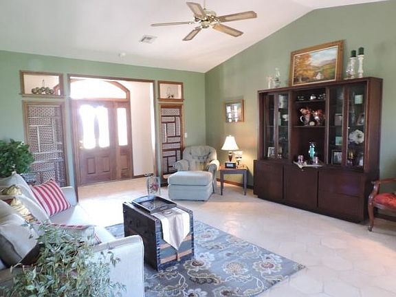 5th image of 305 W River Oaks Dr
