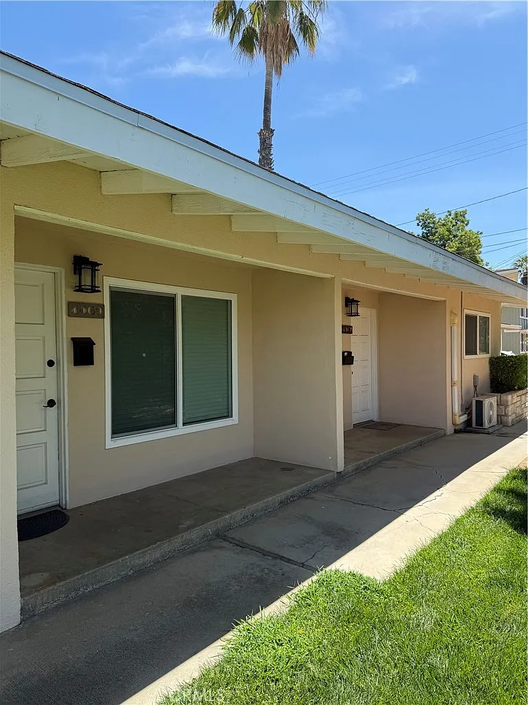 4571 Main St — Photo 4