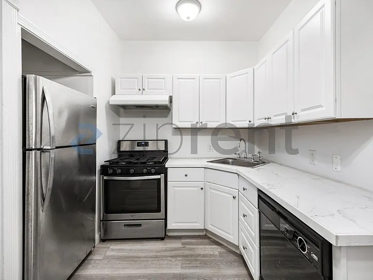 34 Cunard St — Photo 9