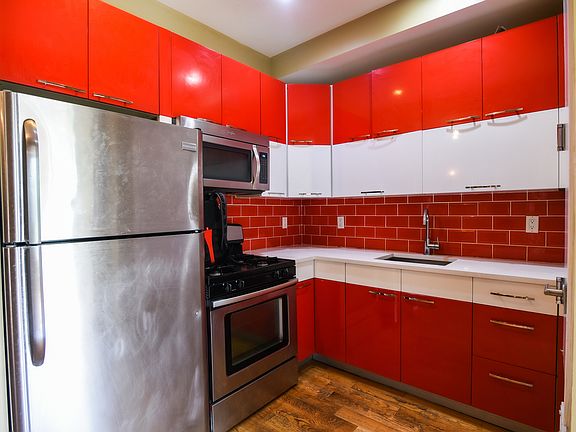 2nd image of 277 Halsey St #30