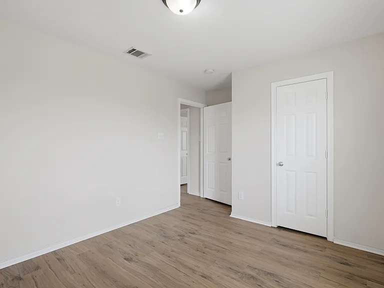 1928 Alanbrooke Dr — Photo 9