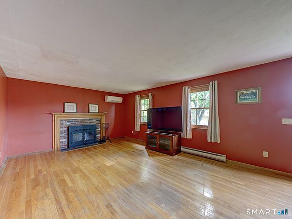 4th image of 152 Middle Street