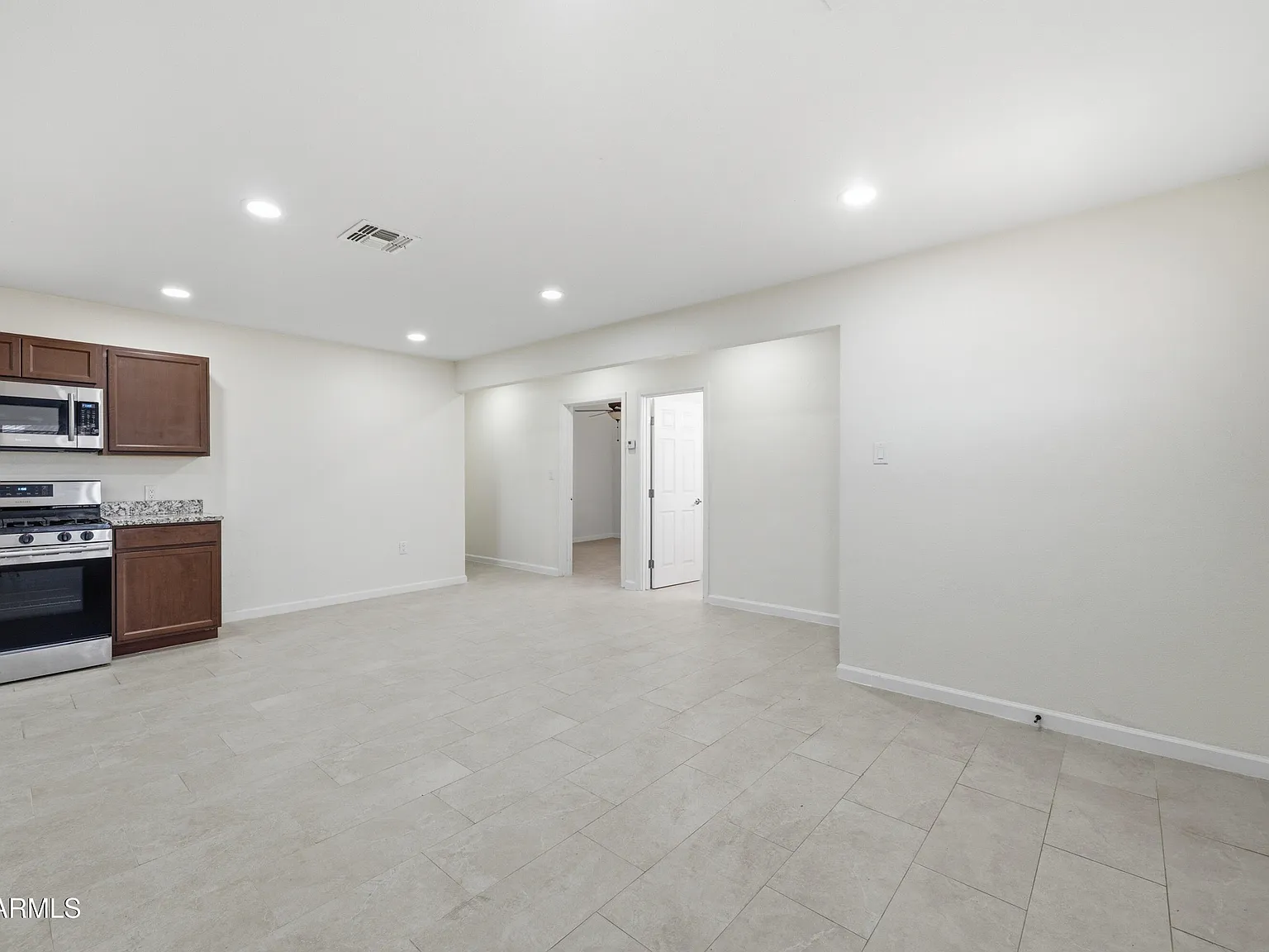 3 bed, 3.0 bath, 1321 sqft, $1,850 — Photo 3