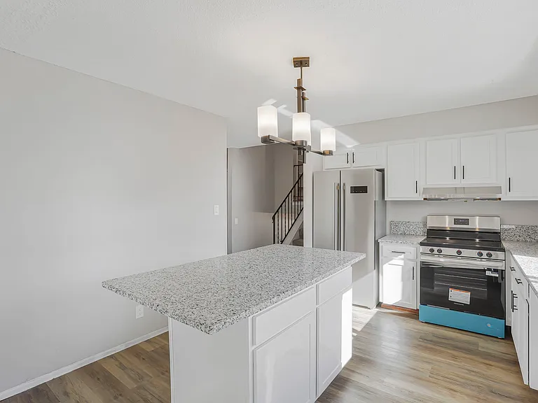 552 Allview Ct — Photo 9