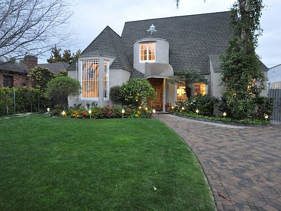 3rd image of 360 N Poinsettia Pl