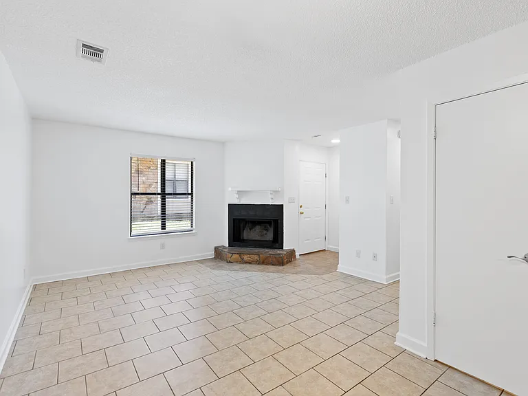 6346 W Fairfield Dr — Photo 2