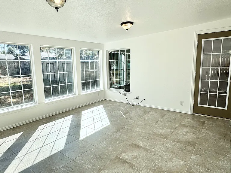 921 Bradleys Bnd — Photo 9